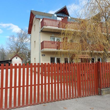 Margareta Apartmanhaz Aparthotel Balatonlelle Exteriör bild